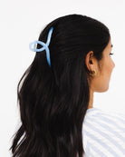 Geschwungene Haarklammer - Broke + Schön#farbe_lichen-blue
