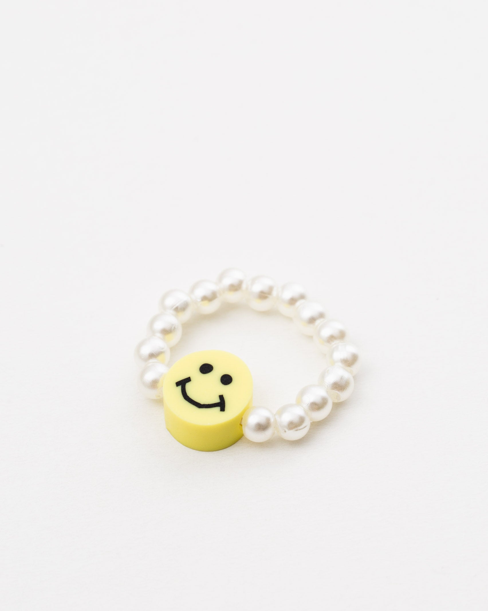 Elastischer Perlenring mit grinsendem Emoticon - Broke + Schön#farbe_white