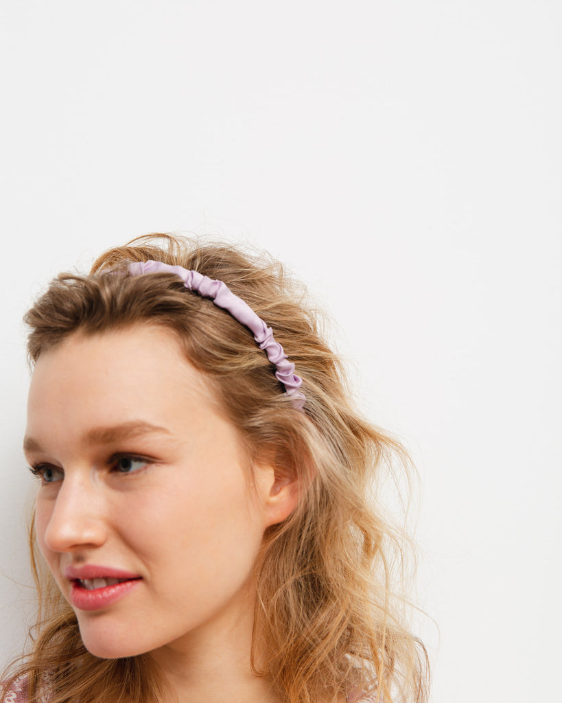 Gecrinkelter Haarreifen in Satinoptik - Broke + Schön#farbe_lilac