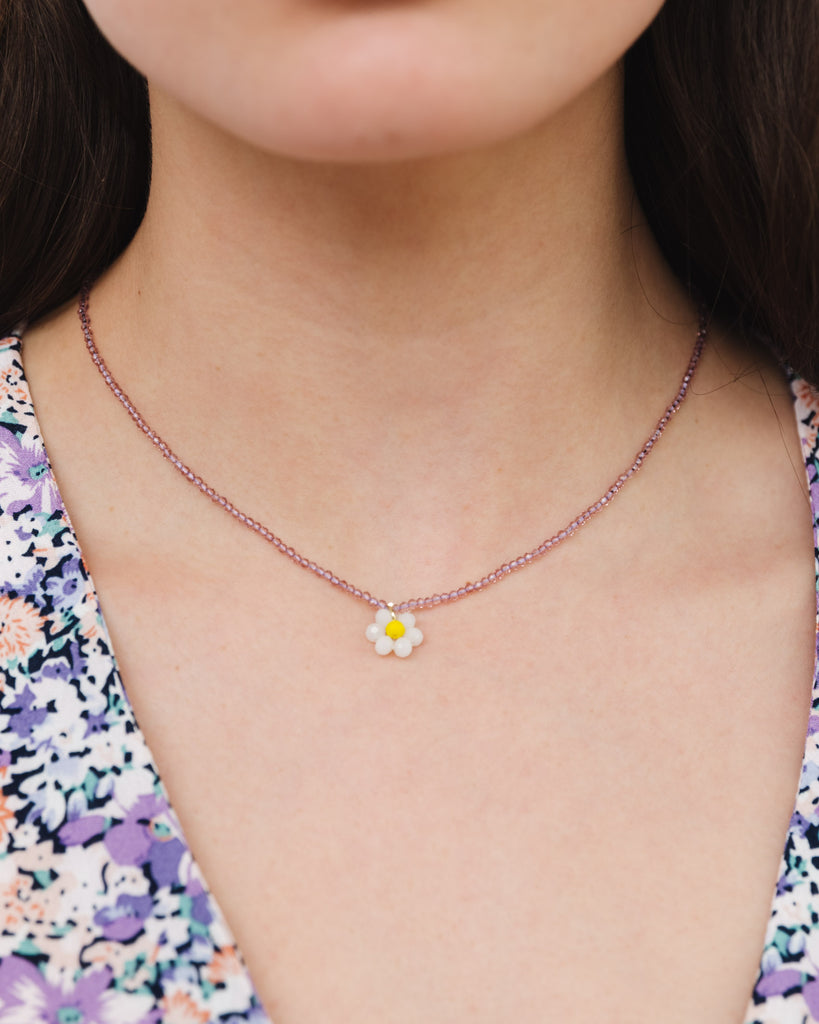 Feine Perlenkette mit Blumenanhänger - Broke + Schön#farbe_lilac