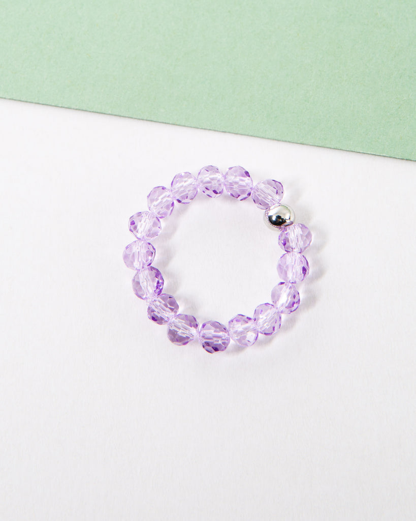 Elastischer Ring aus durchsichtigen Perlen - Broke + Schön#farbe_flieder