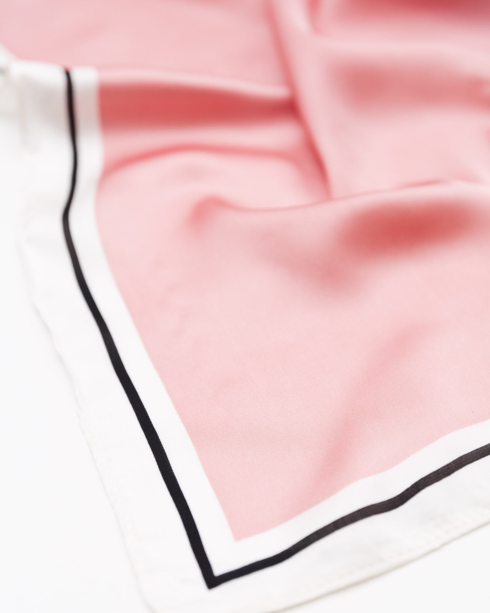 Quadratisches Tuch im Seiden-Look - Broke + Schön#farbe_rose